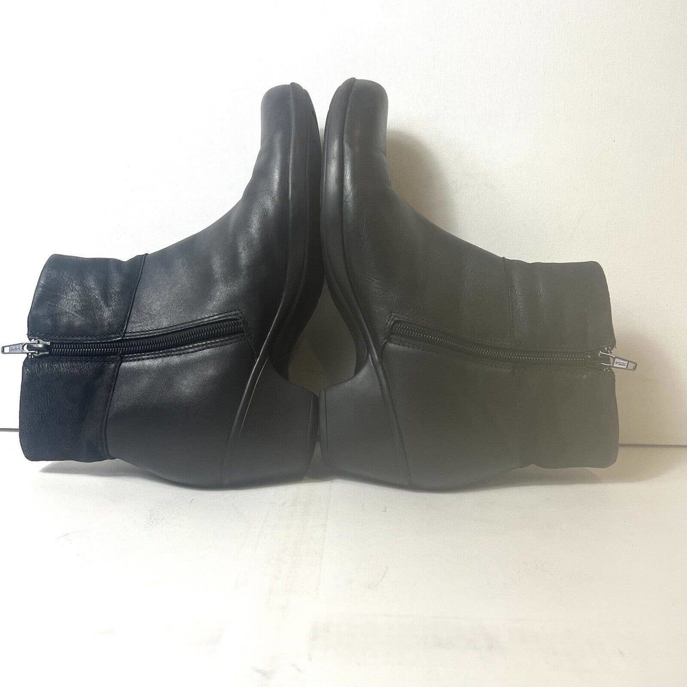Clarks Black Leather Ankle Bootie Women's Sz 8 N Heeled Comfort Casual Zip Boots - Picture 4 of 10